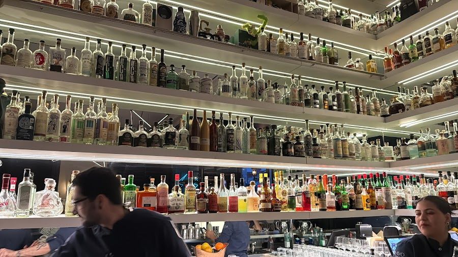 Rayo Cocktail Bar bar service