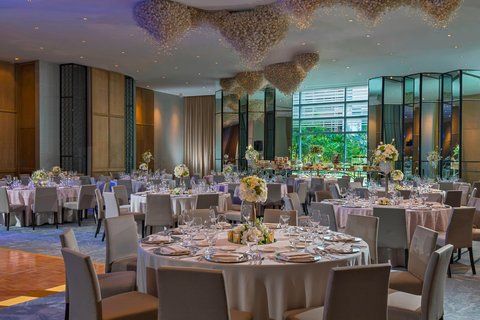 Sky Bar at St. Regis bar service