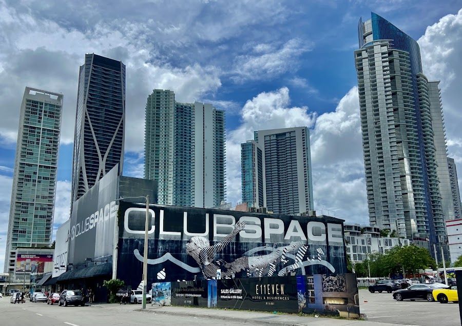 Club Space (Open Bar) Downtown Miami atmosphere