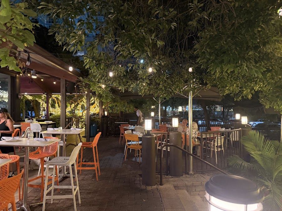 Glass &amp; Vine, Miami