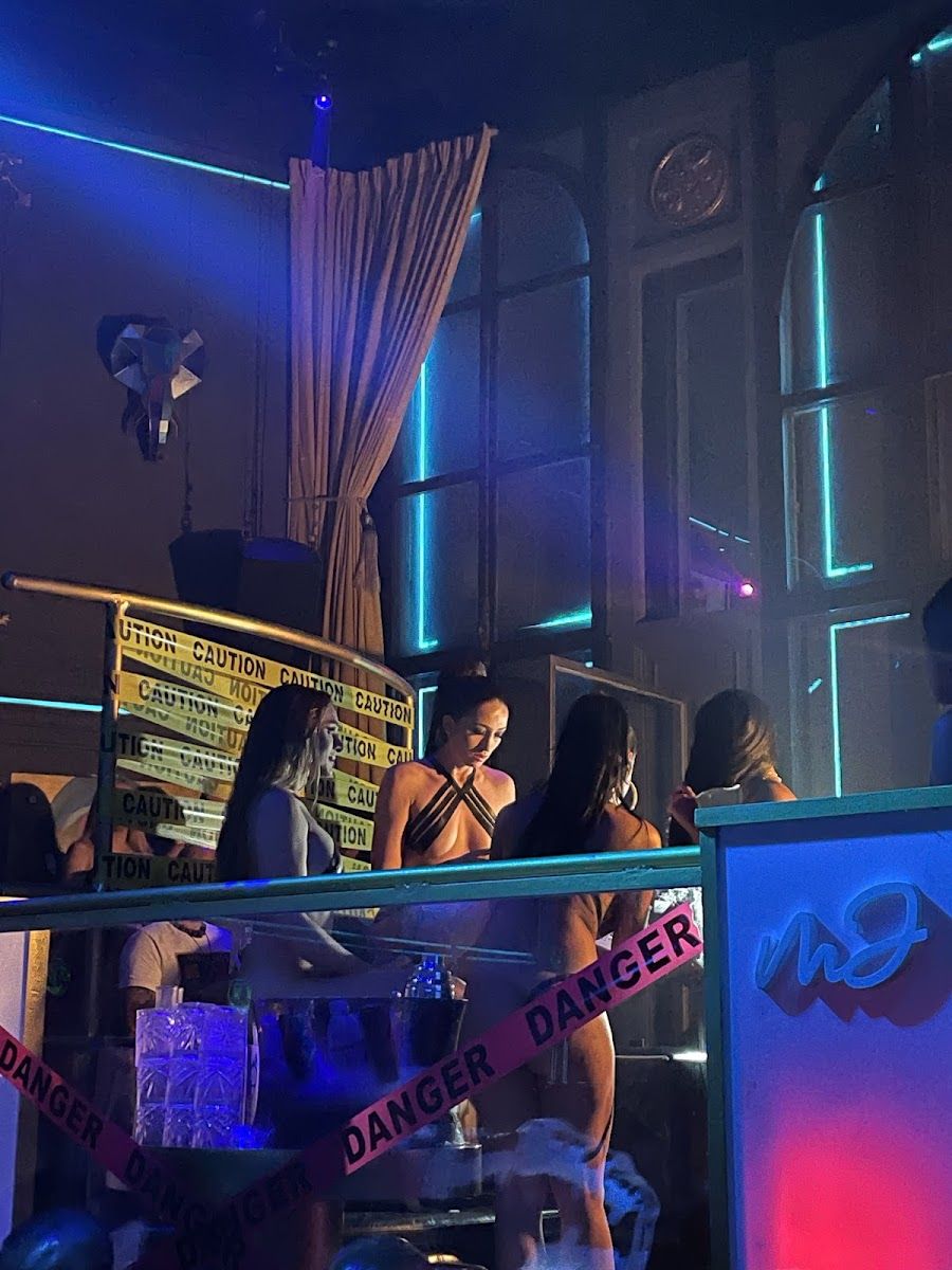 Mr Jones bar service