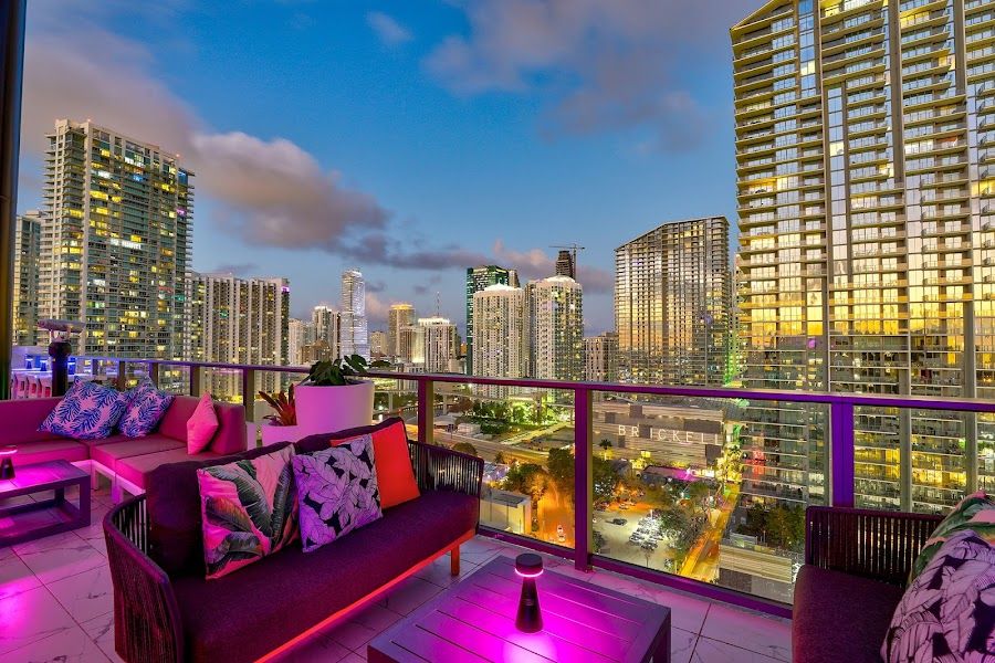 Rosa Sky Rooftop Downtown Miami atmosphere