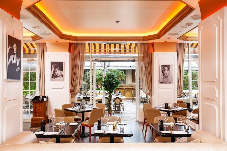 Villa Azur bar service