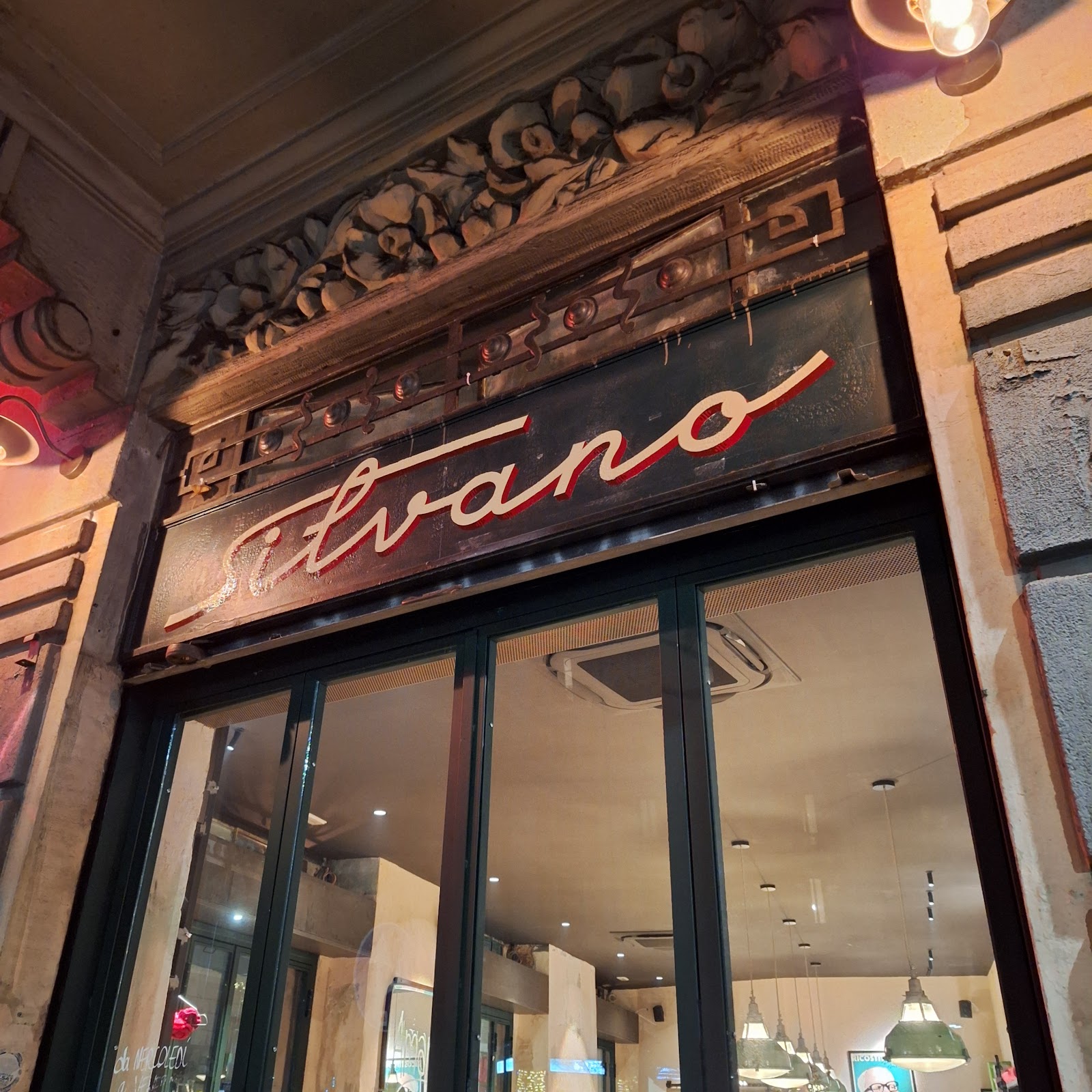 Banco del Vino Milan bar interior