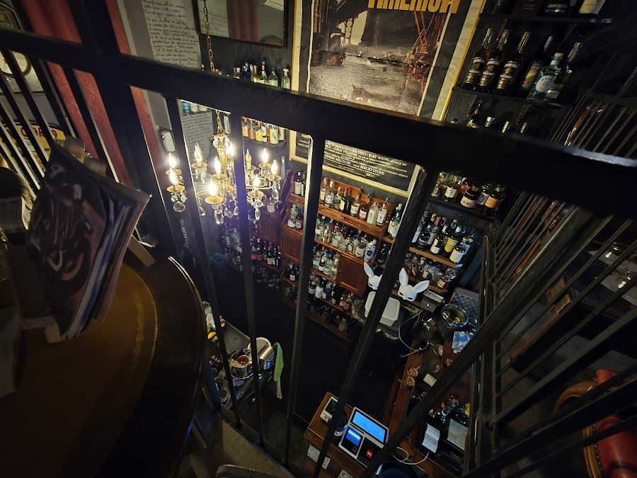 Hideout Cocktail Bar Citta Studi atmosphere
