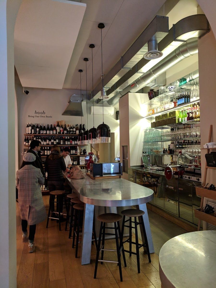 Pisacco Bar bar service