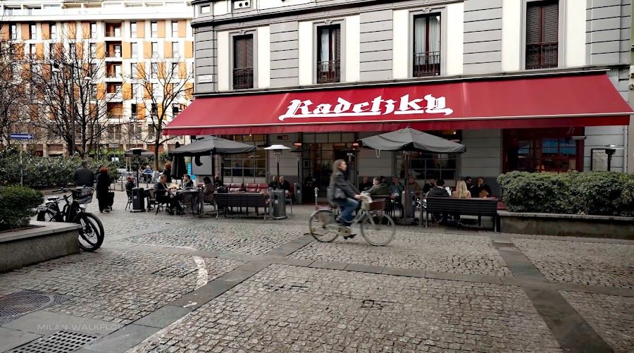 Radetzky Cafe bar service