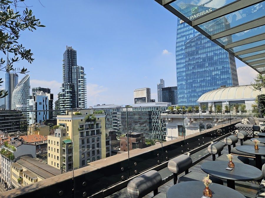 Radio Rooftop ME Milan Centrale atmosphere