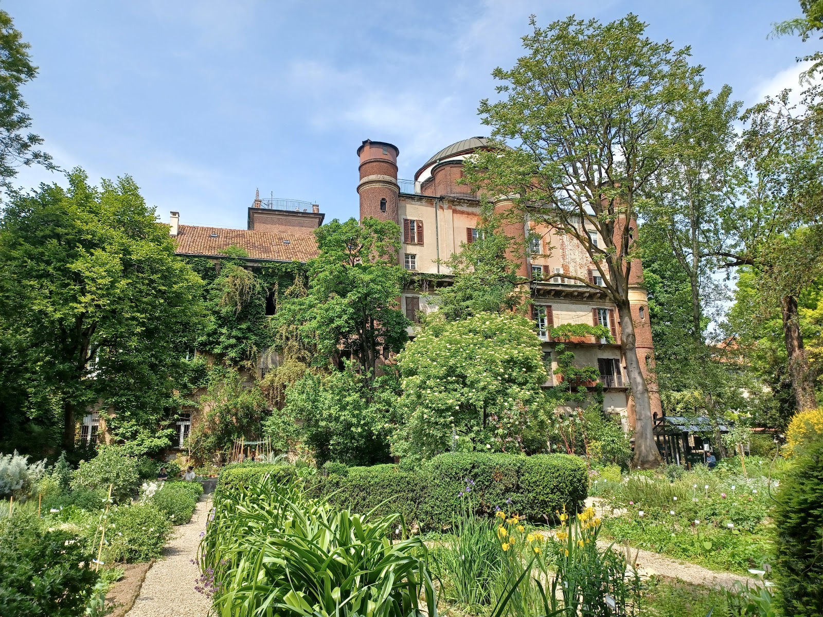 The Botanical Club, Milan