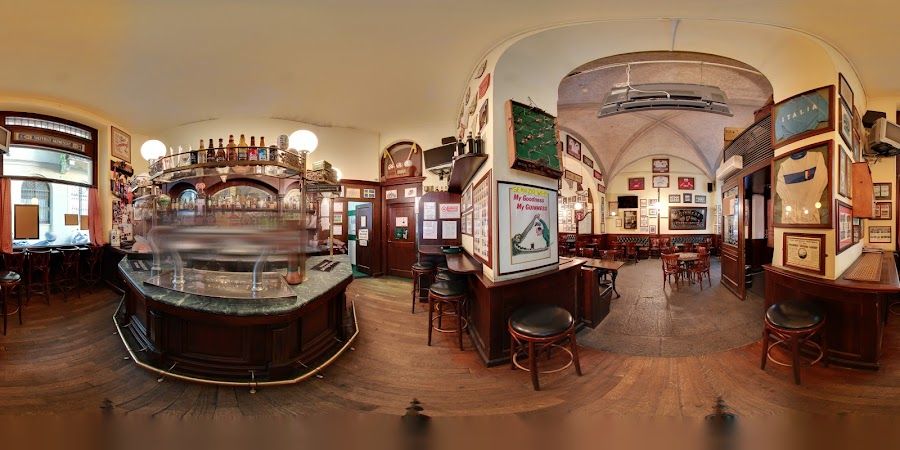 The Football English Pub Porta Venezia atmosphere
