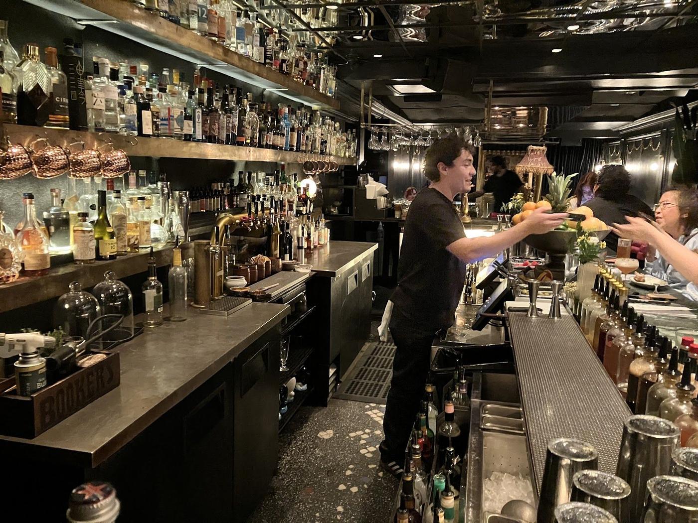 Prohibition cocktail at the bar