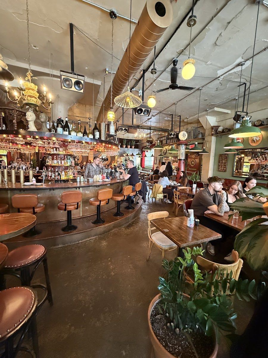 Bar Darling Montreal interior