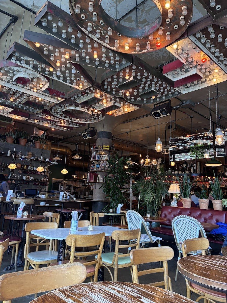 Bar Darling Mile-End atmosphere