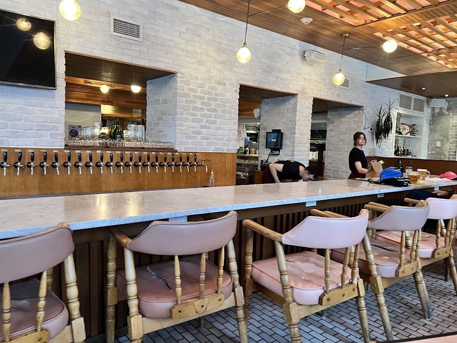 Brasserie Harricana bar service