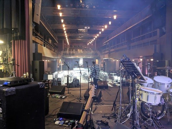 Le Balcon Cabaret Music Hall Montreal