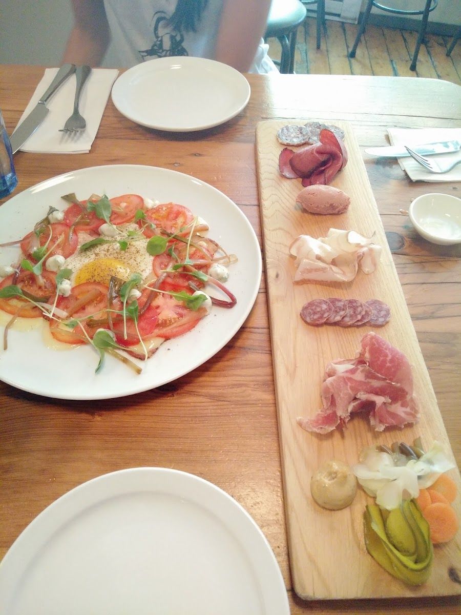 Comptoir Charcuteries Bar cocktail at the bar