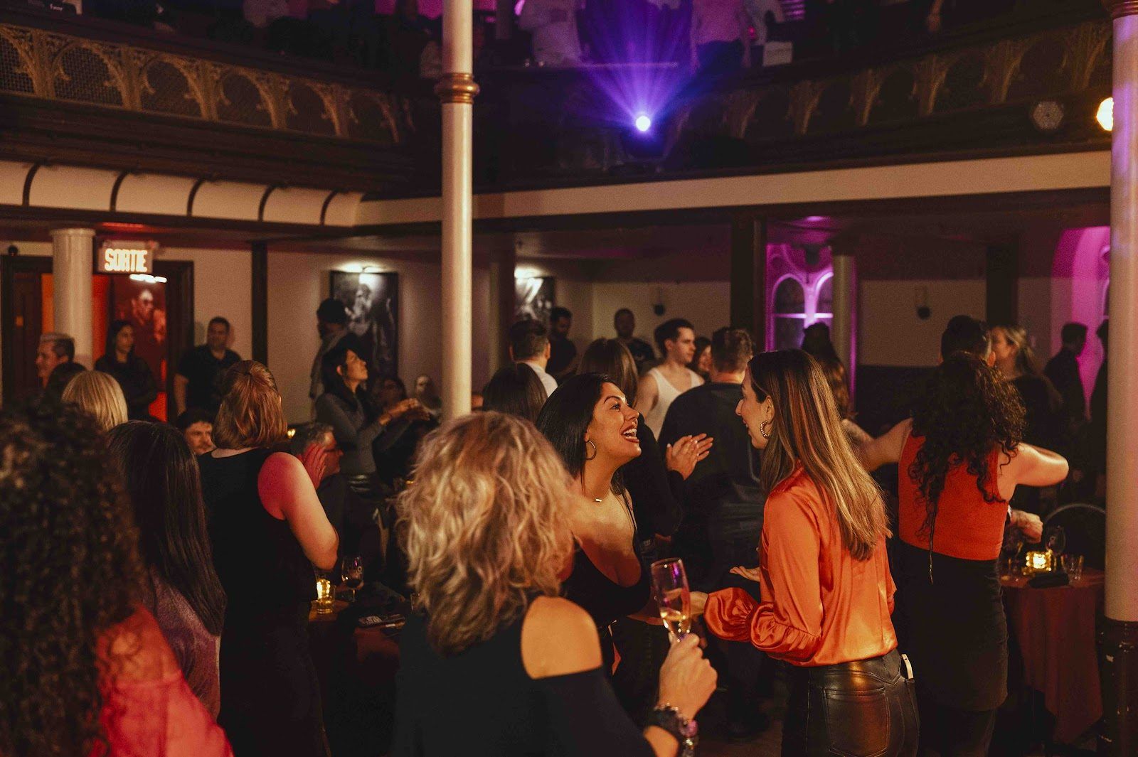 Le Balcon Cabaret Music Hall Montreal bar interior