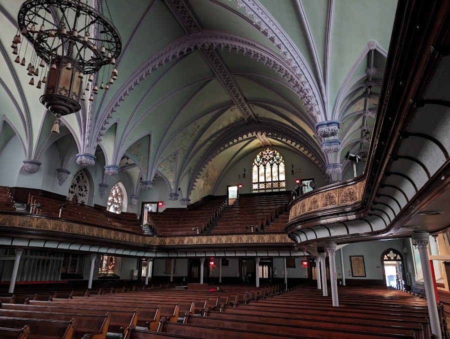 Le Balcon Cabaret Music Hall Montreal interior