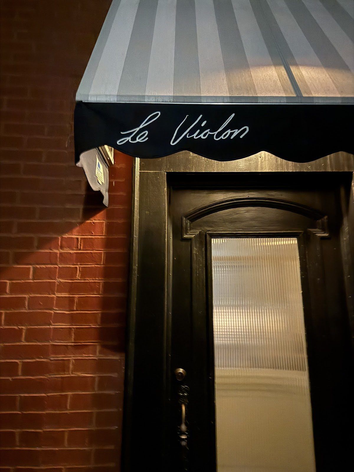 Le Violon, Montreal