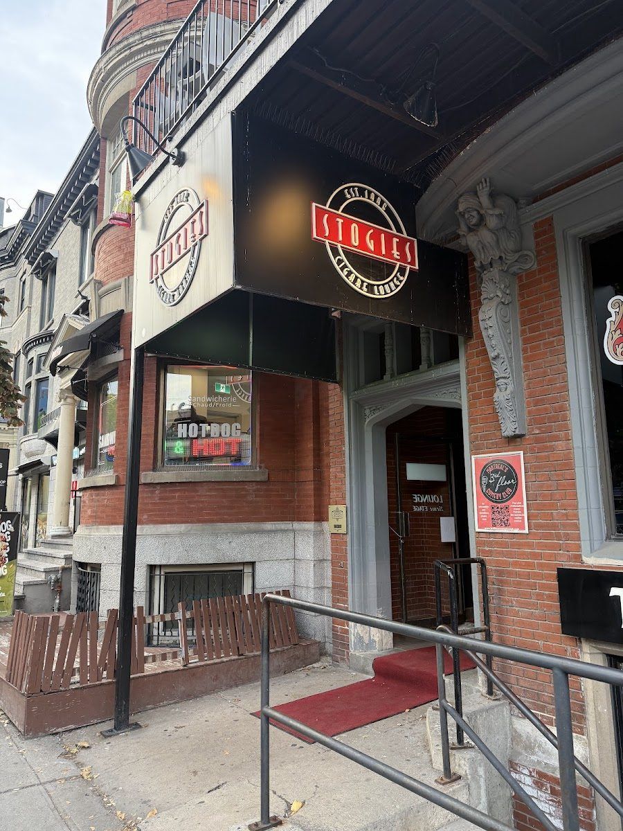 Stogies Cigar Lounge Ville-Marie atmosphere