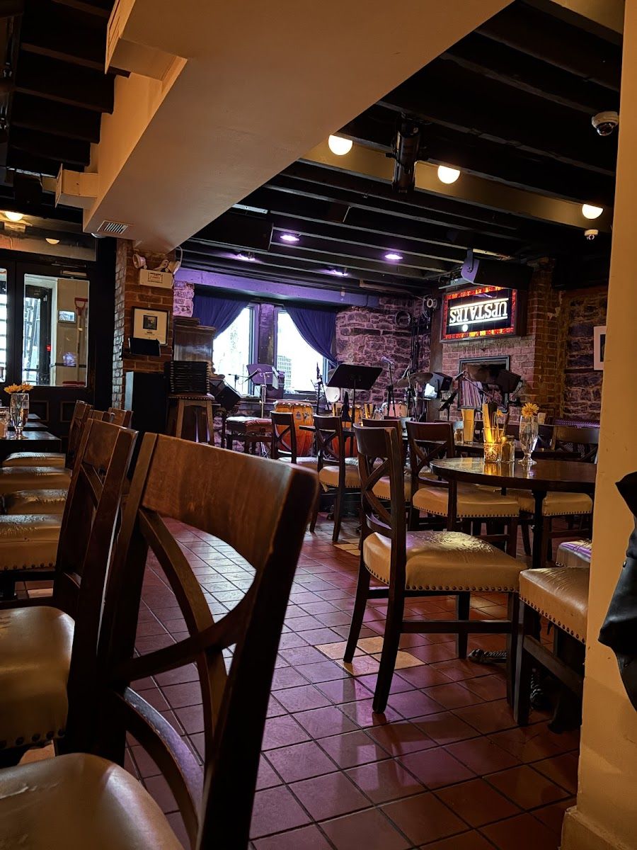 Upstairs Jazz Bar & Grill bar service