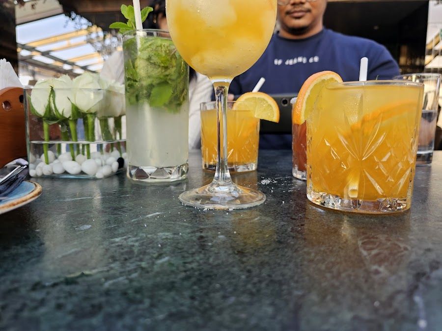 Asilo Rooftop at St Regis bar service