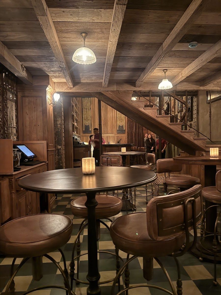 Pali Bhavan bar service