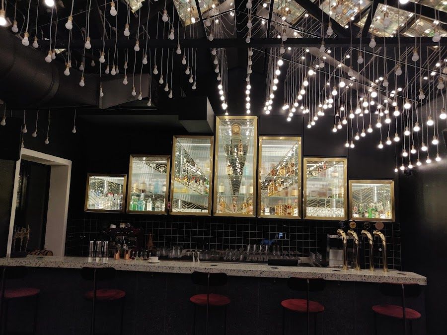 Thirsty City 127 bar service