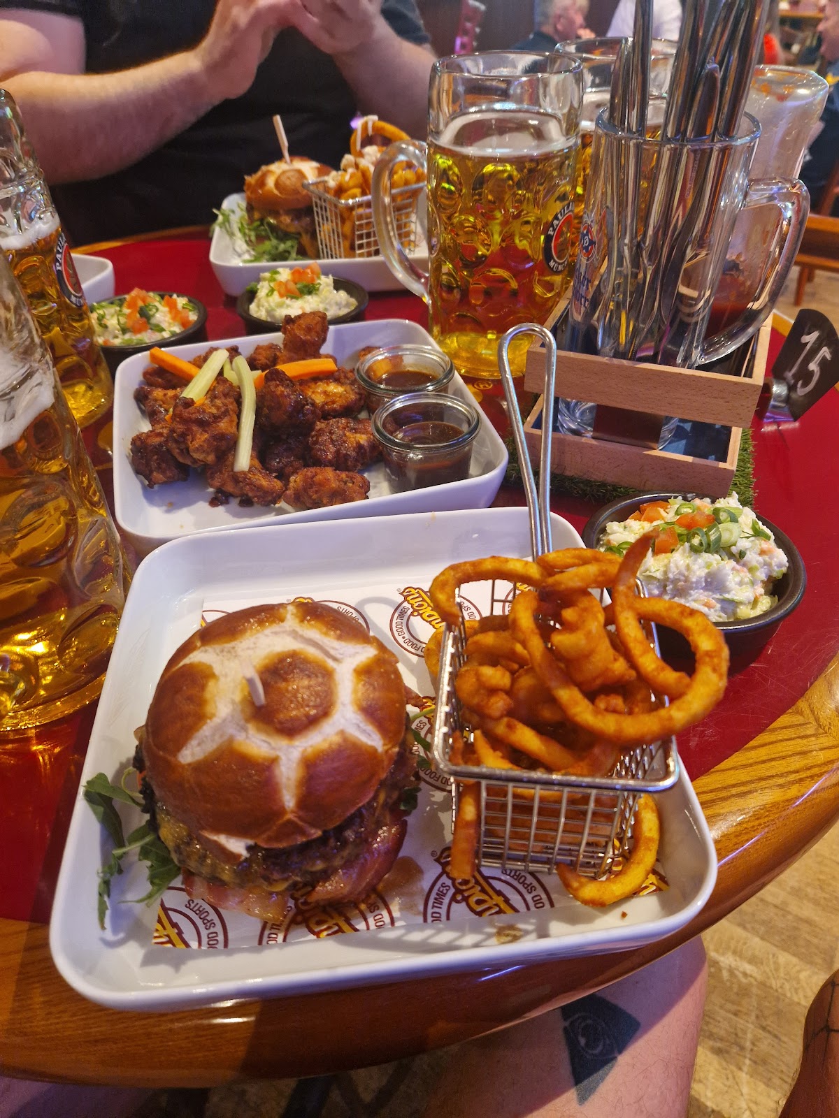 Zum Stiftl Paulaner Sportsbar