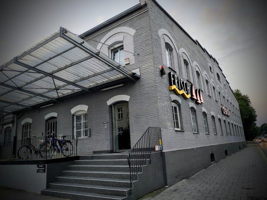 Frisch & Frosch bar service