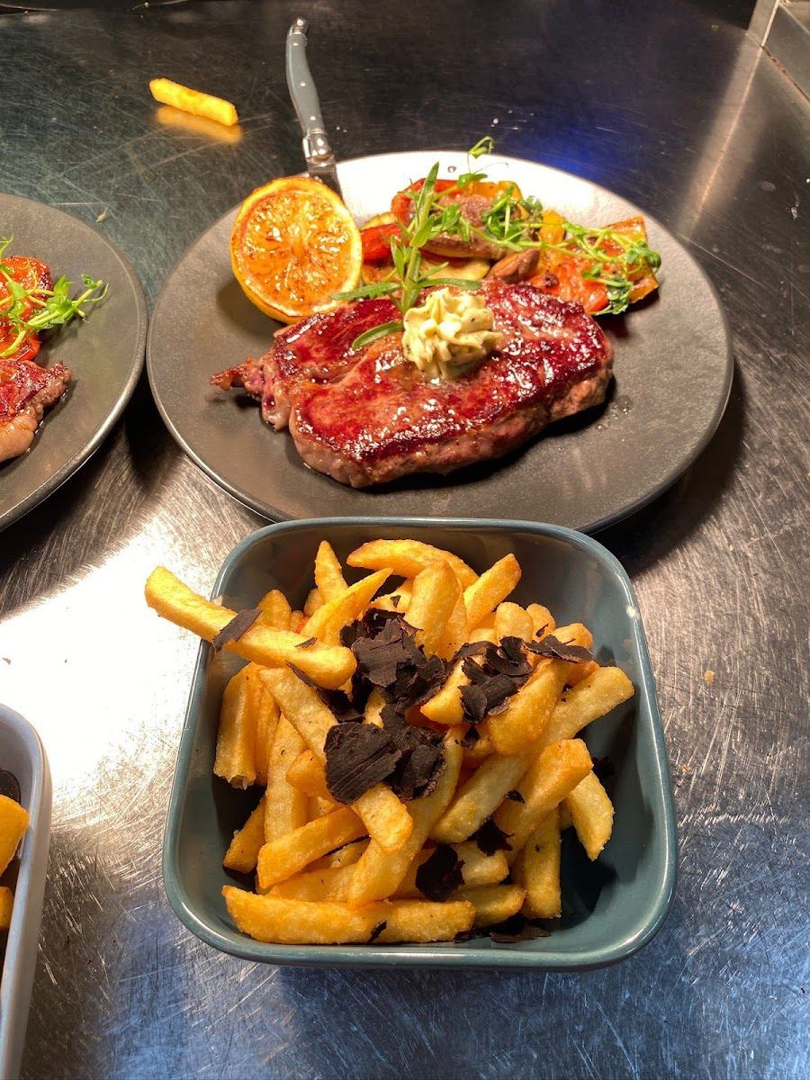 Park Cafe Bar bar service