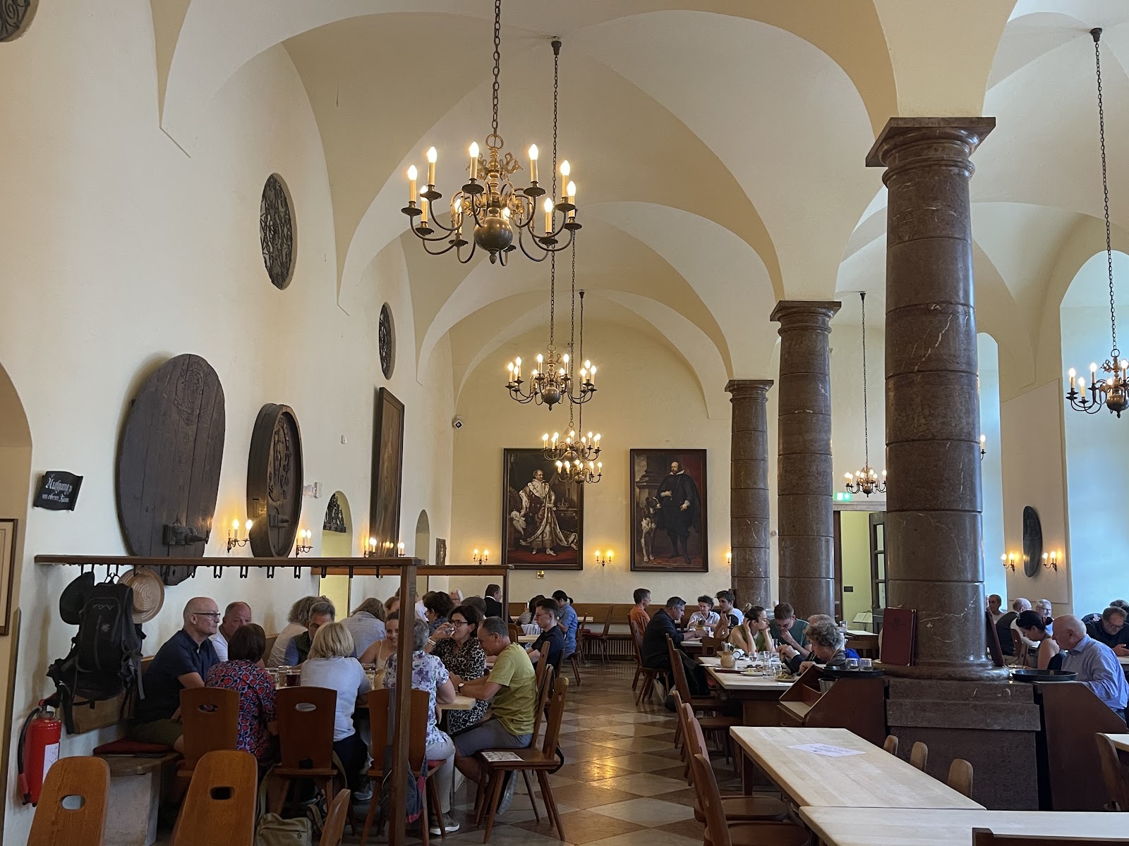 Pfälzer Residenz Weinstube Altstadt Munich