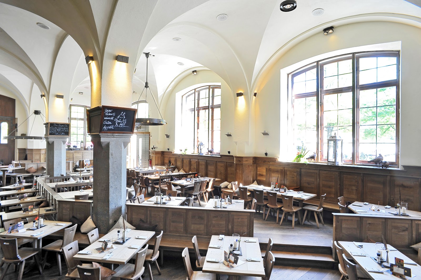 Der Pschorr Bavarian beer hall at the Viktualienmarkt in central Munich