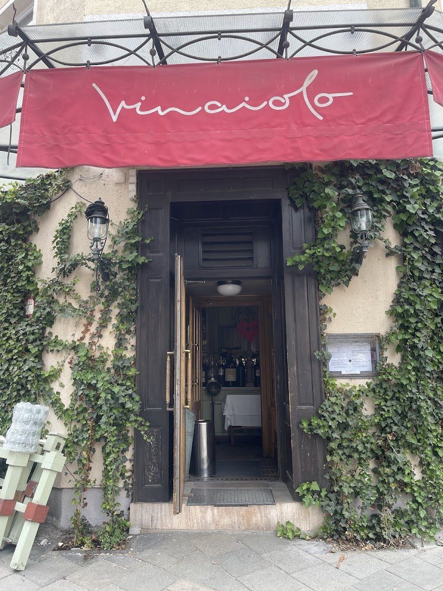 Vinaiolo Bar bar service