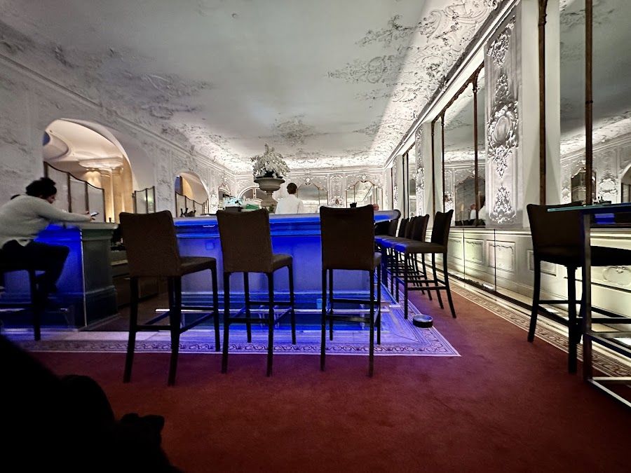 Falk's Bar at Bayerischer Hof Altstadt atmosphere