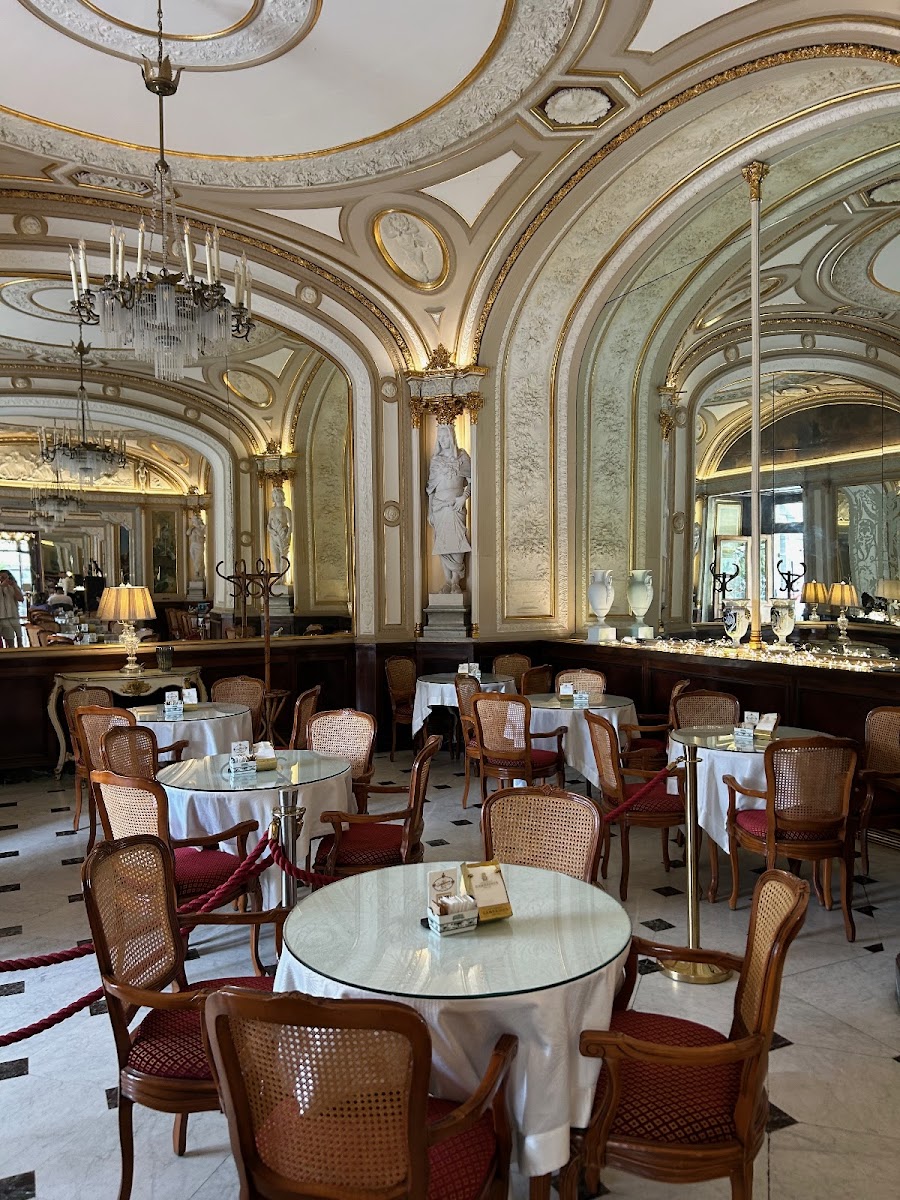 Caffè Gambrinus, Naples