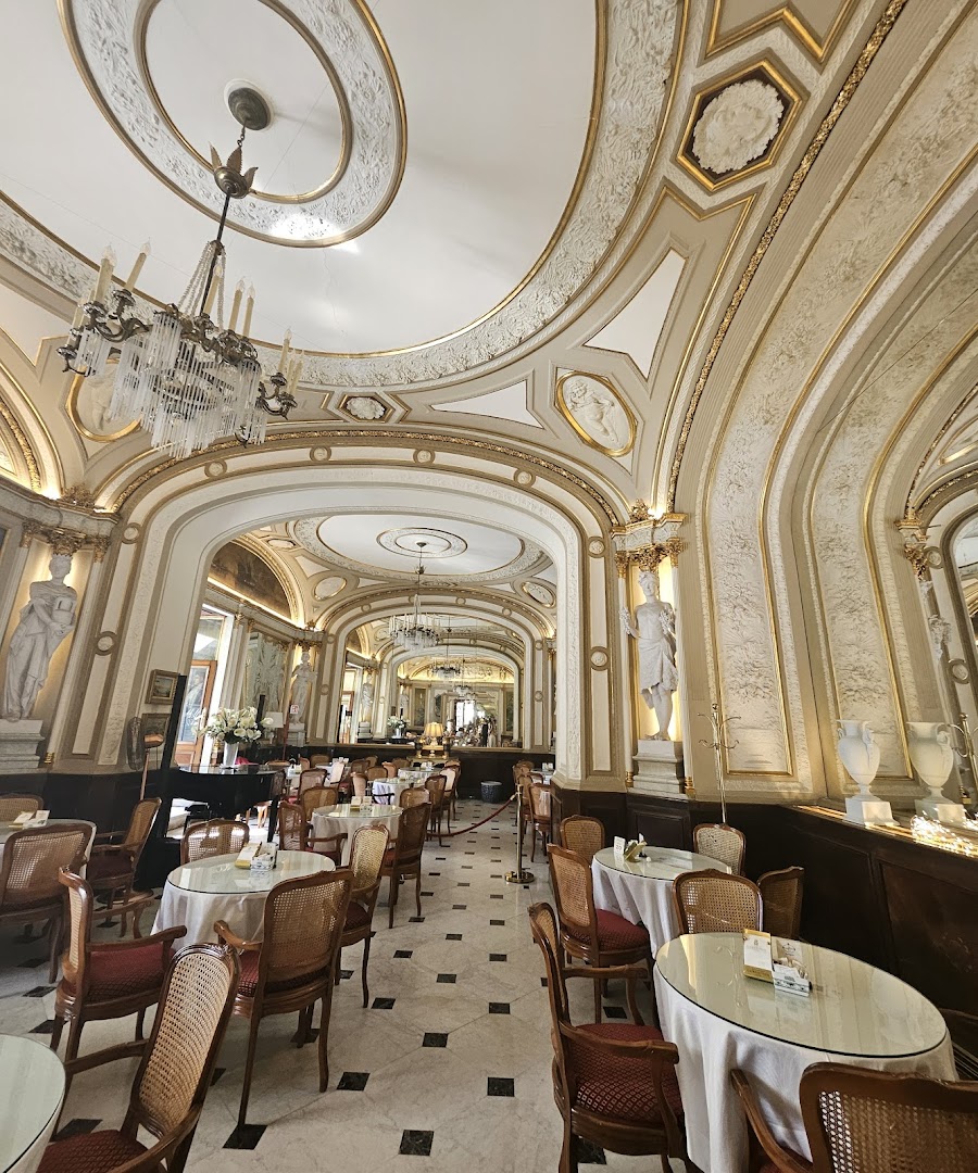 Caffè Gambrinus, Naples
