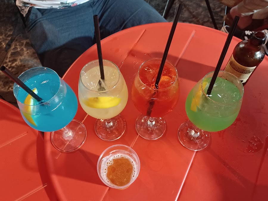 Cammarota Spritz style: night bar in a narrow street