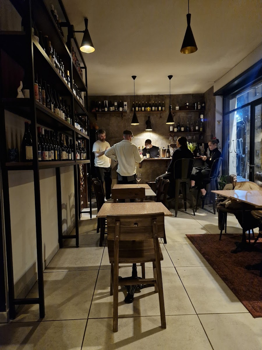 Jus Enoteca Naturale counter seats