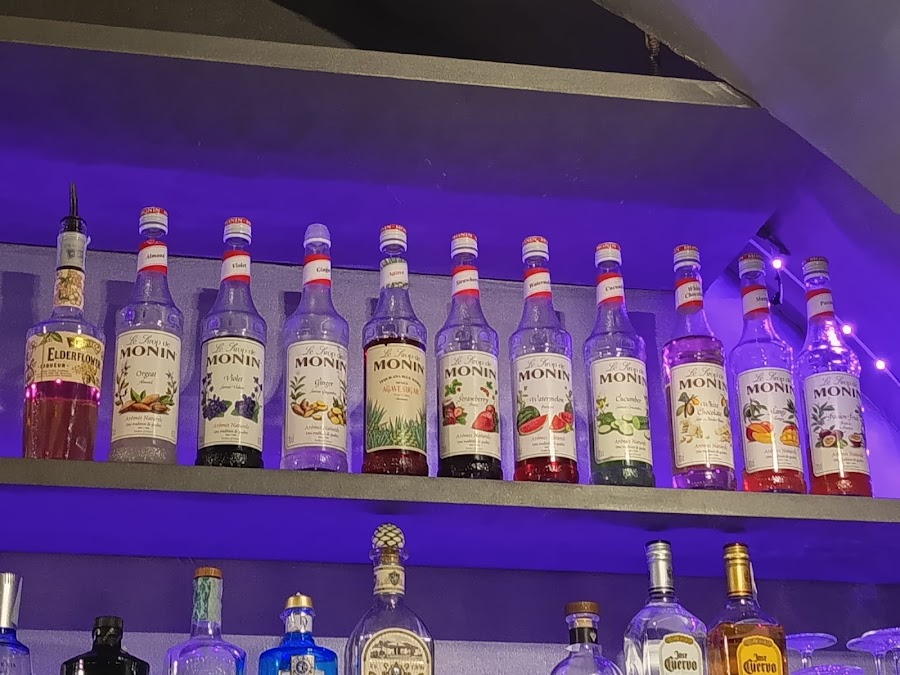 Keste style: bar room after dark