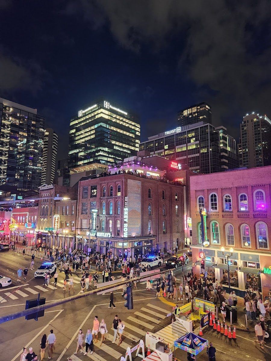 Honky Tonk Central Downtown atmosphere