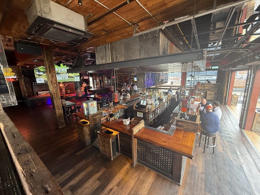 Jason Aldean's Kitchen bar service