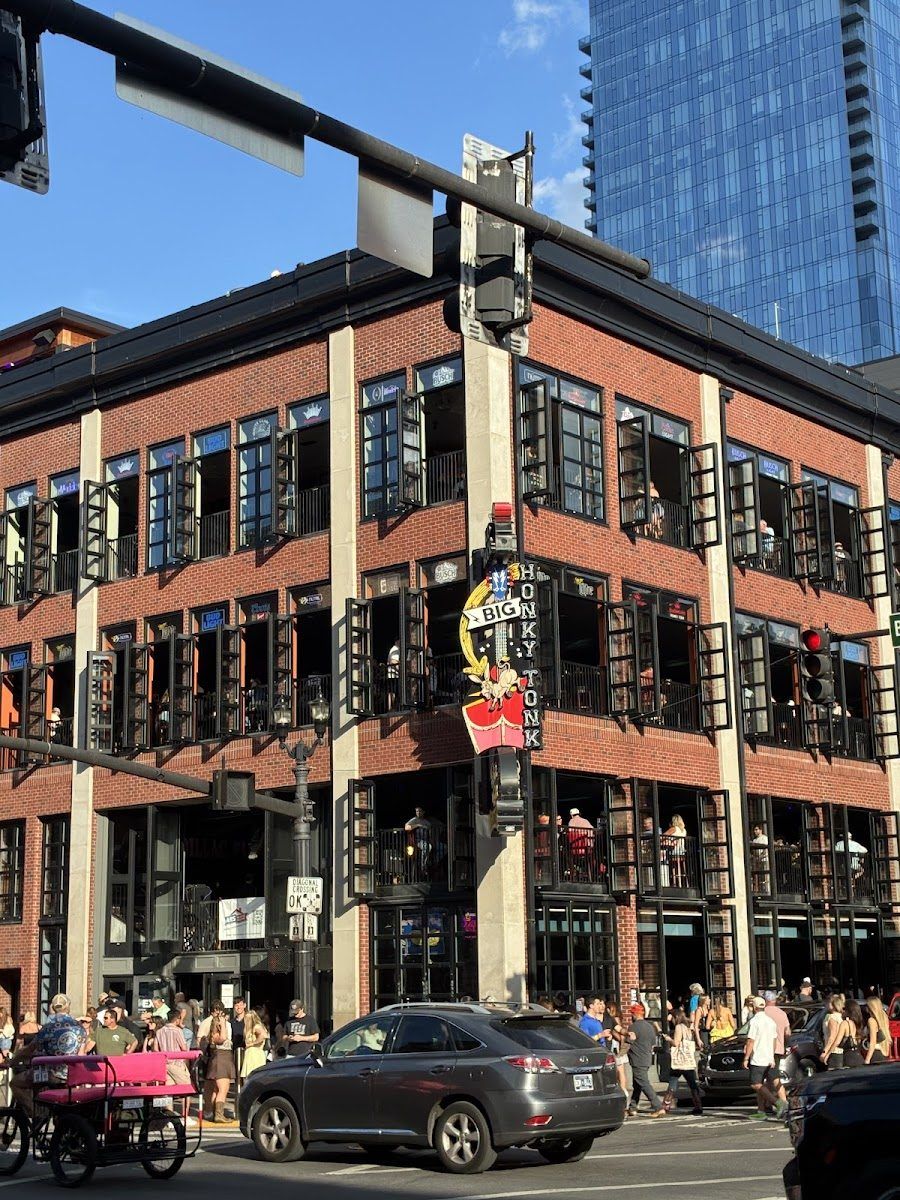Kid Rock's Big Honky Tonk bar service