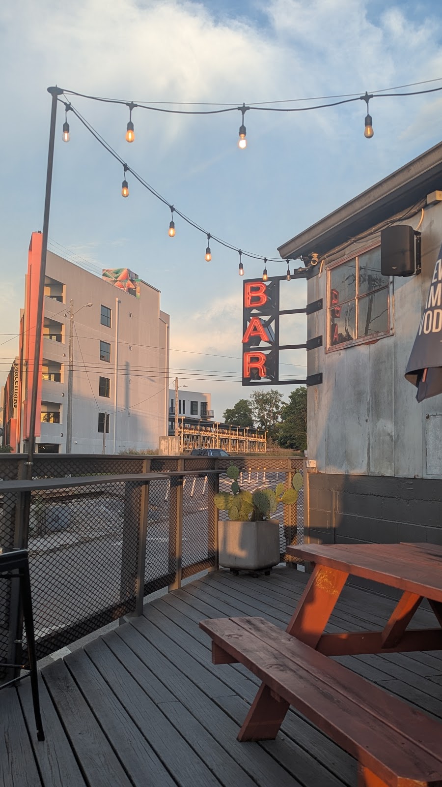 Never Never, Nashville