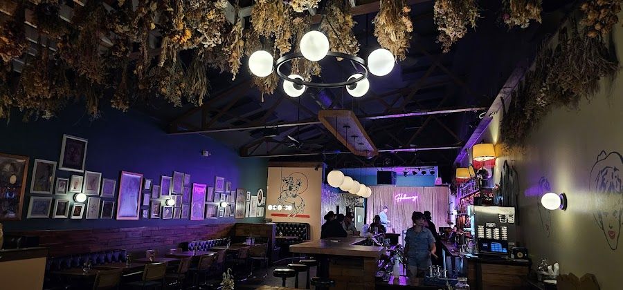 No. 308 East Nashville atmosphere