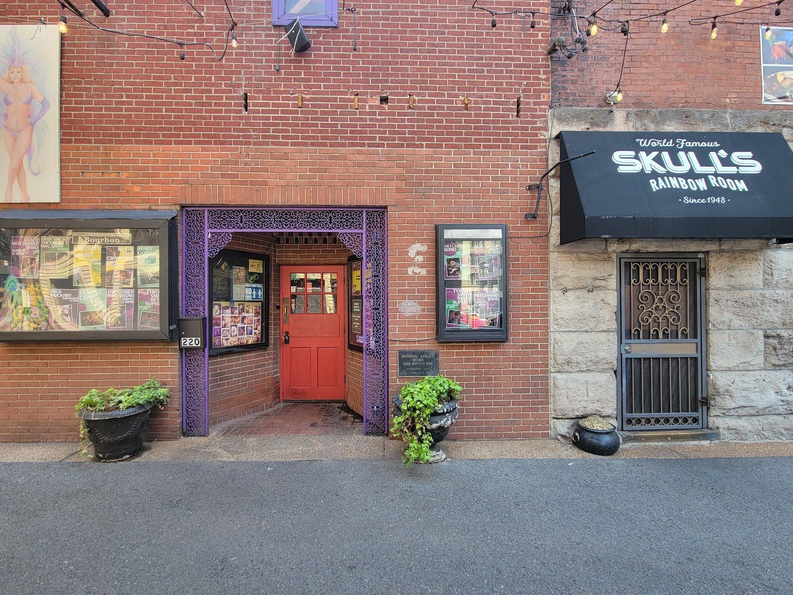 Skull's Rainbow Room Nashville bar interior