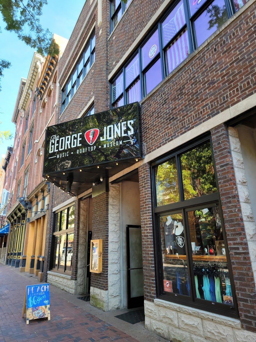 The George Jones Rooftop cocktail at the bar