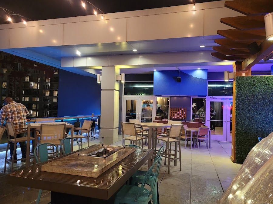 UP Rooftop Lounge Downtown atmosphere