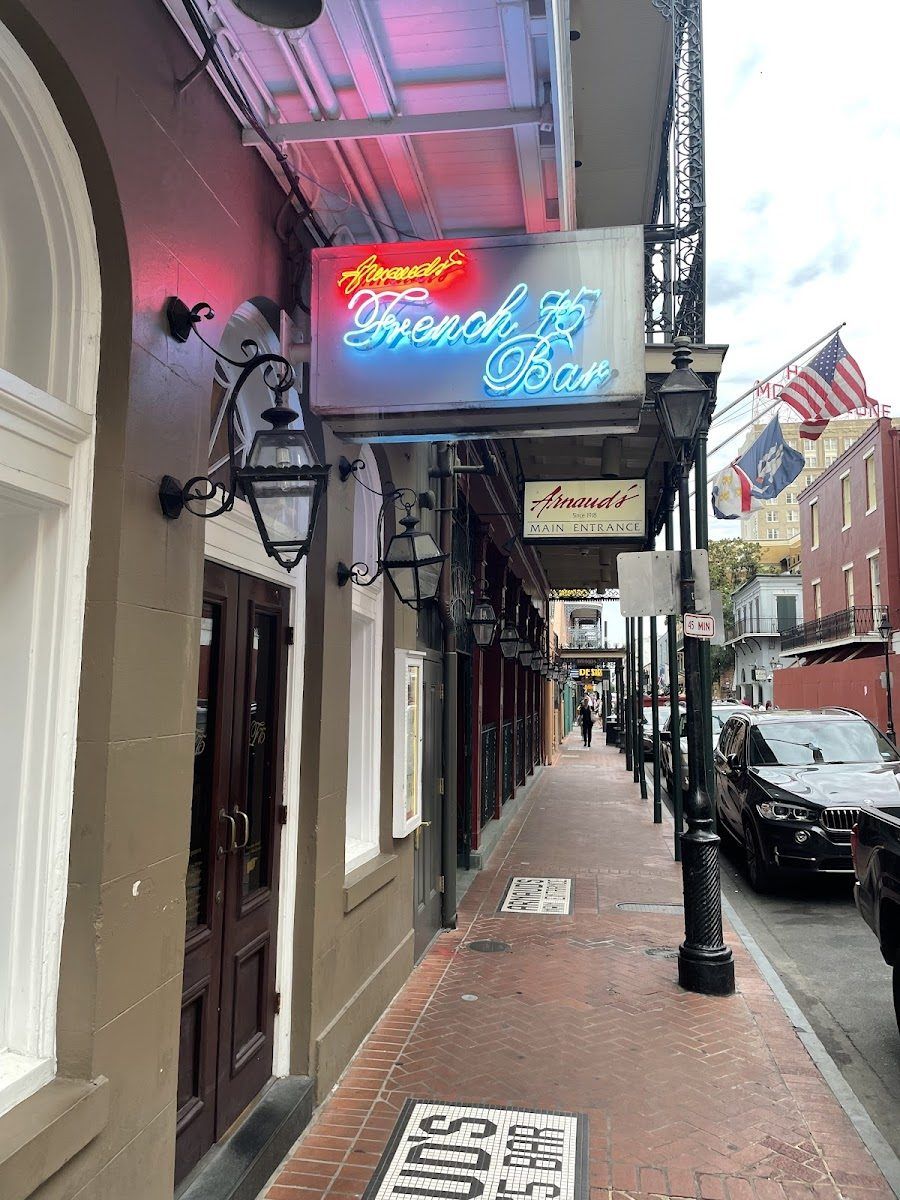 Arnaud's French 75 Bar bar service