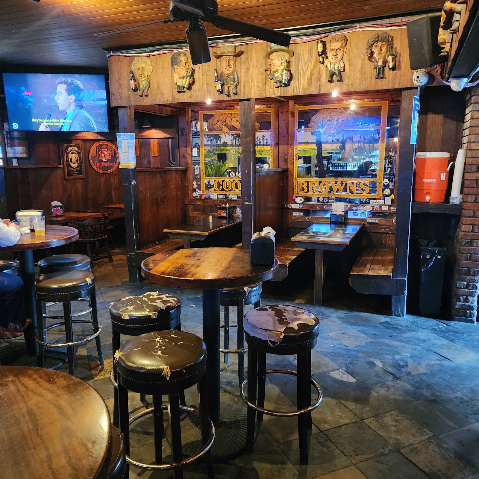 The Avenue Pub
